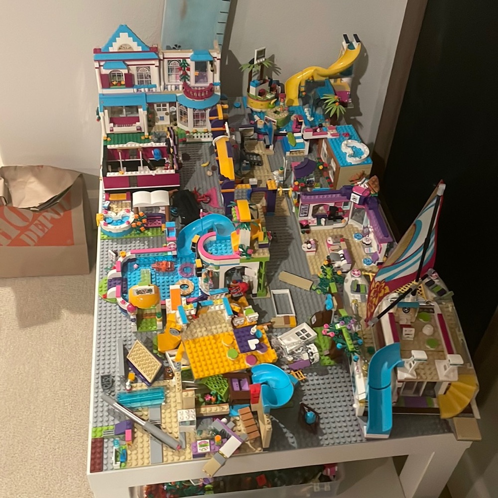 HUGE AMOUNT OF LEGOS!